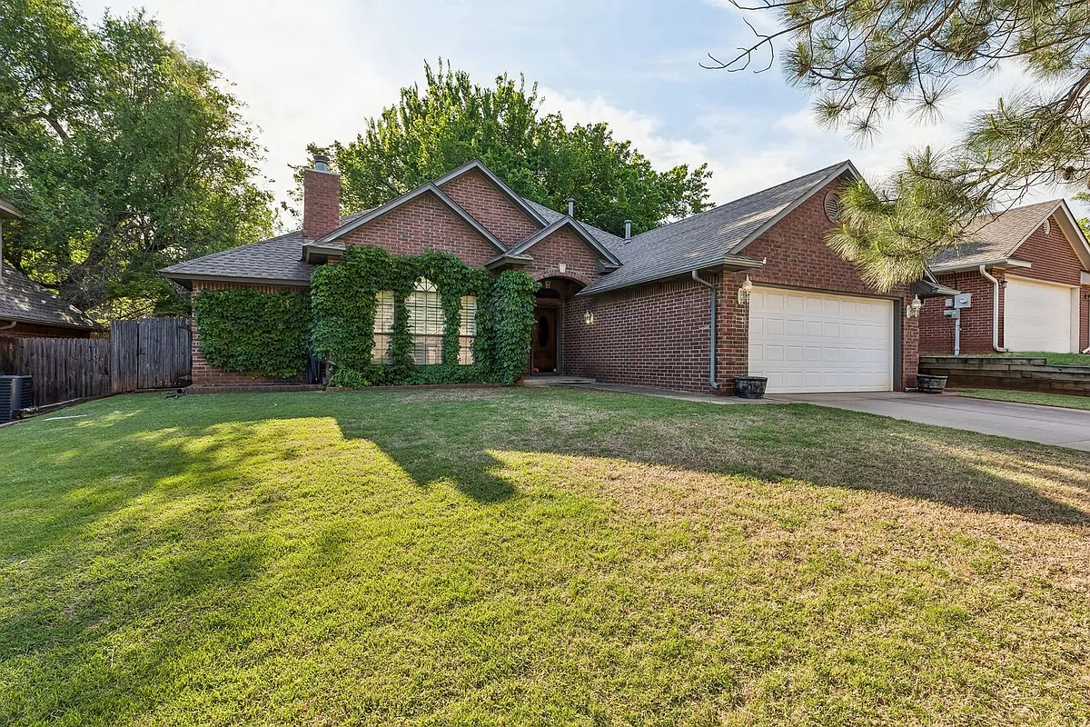 Building Photo - 1820 Chelsea Dr