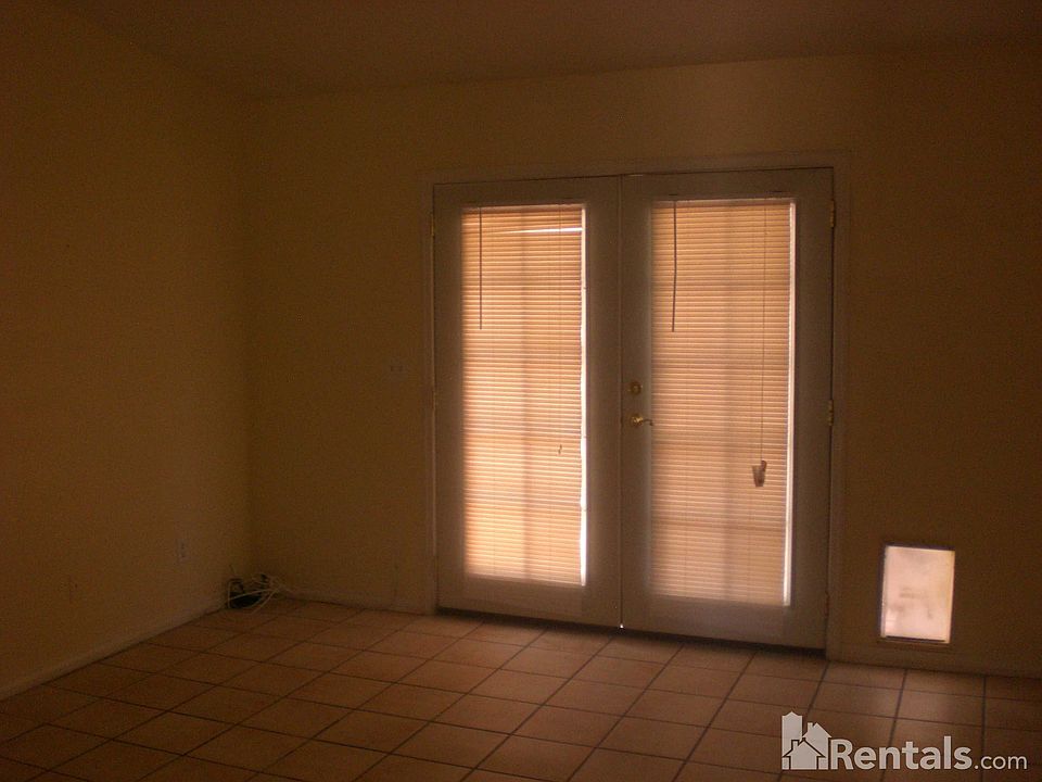 2nd image of 544 Close Ave