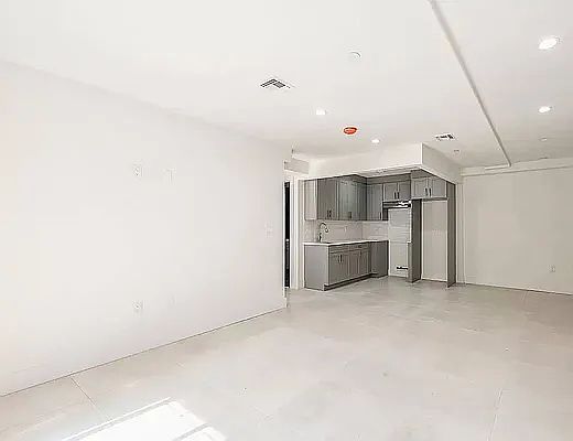 3rd image of 2692 Creston Ave #2B