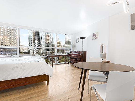 4th image of 1050 Burrard St #1406
