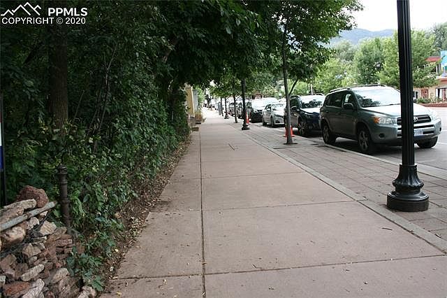 1st image of 609 Manitou Ave