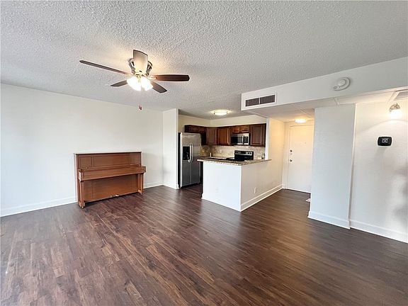 4th image of 715 S Upper Broadway St APT 205