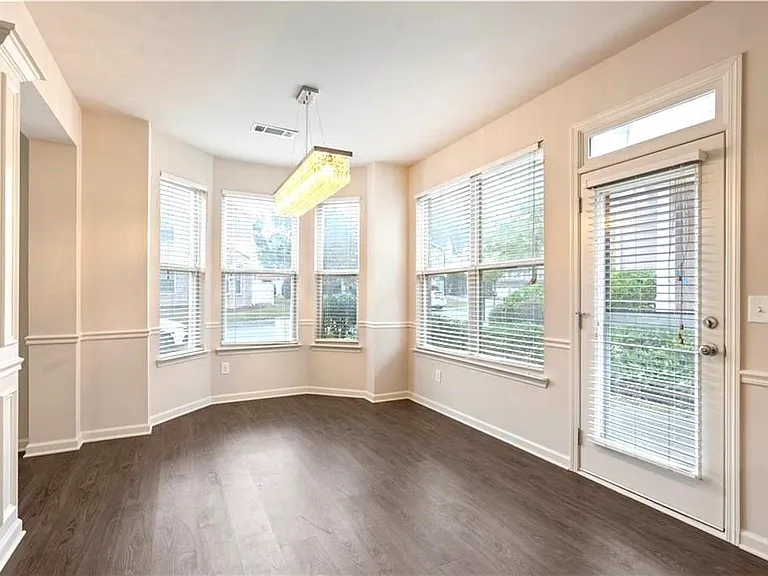3879 Brockenhurst Dr — Photo 5