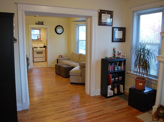 2nd image of 2844 Erie Ave #1