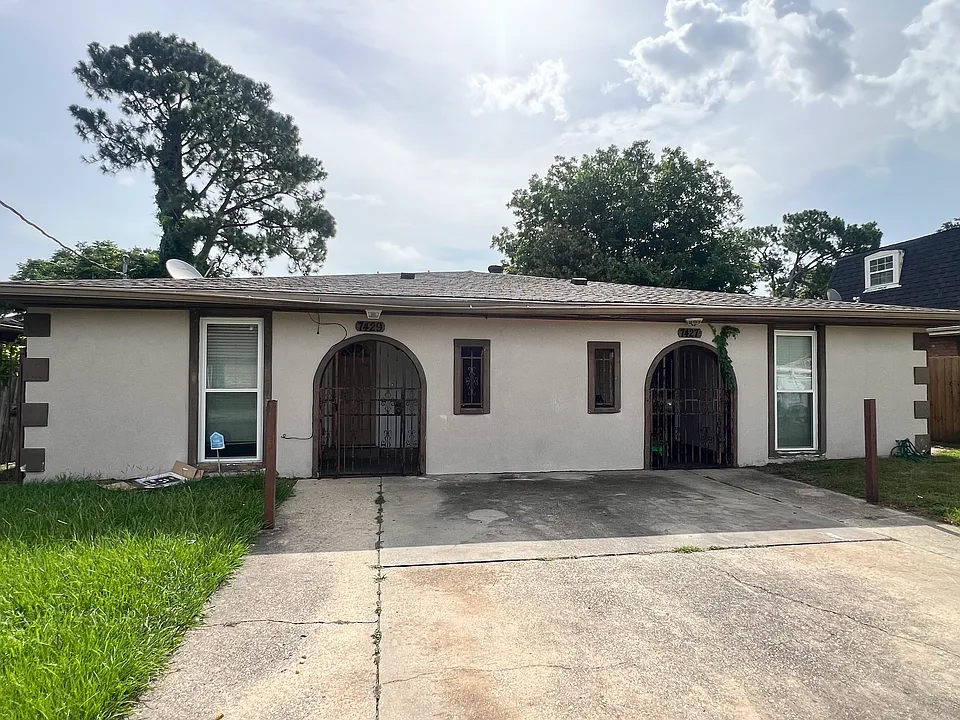 7427 & 7429 Alabama St