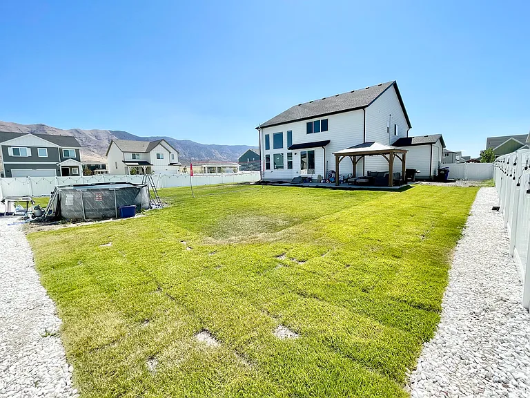 E Chukar Dr — Photo 34