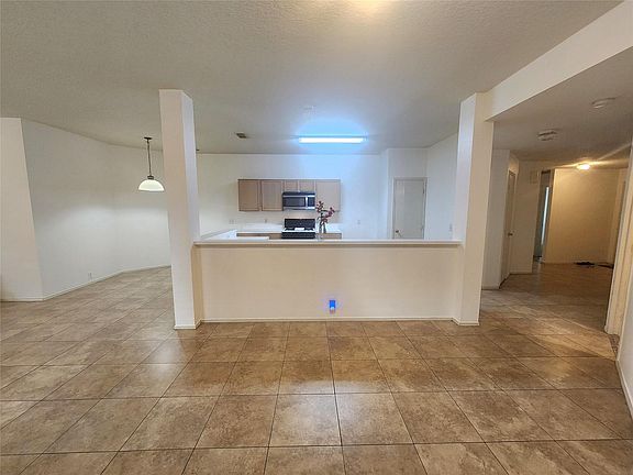 4th image of 14914 Sugarhollow Dr