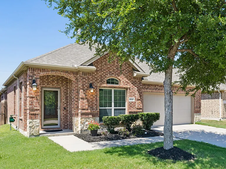 10212 Bennet Dr — Photo 2