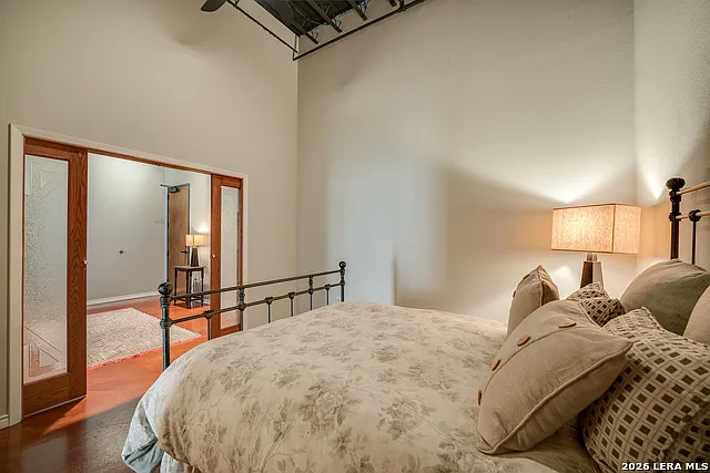 214 Travis #301 — Photo 20