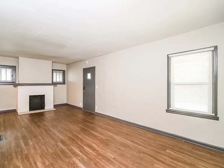 1454907_019_living_room_13051360.jpg