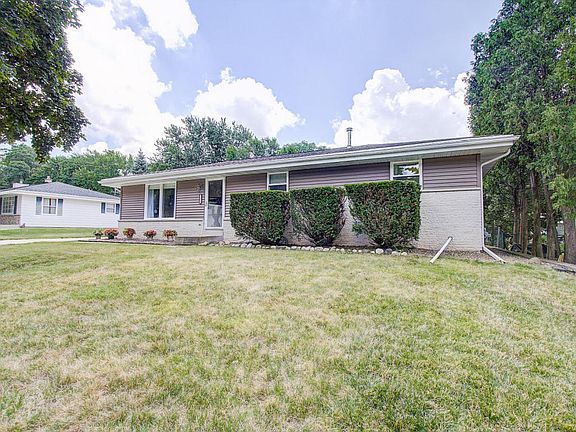 3rd image of 11933 W Douglas Ave