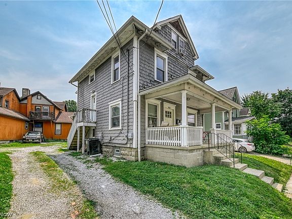 3rd image of 415 Allyn St