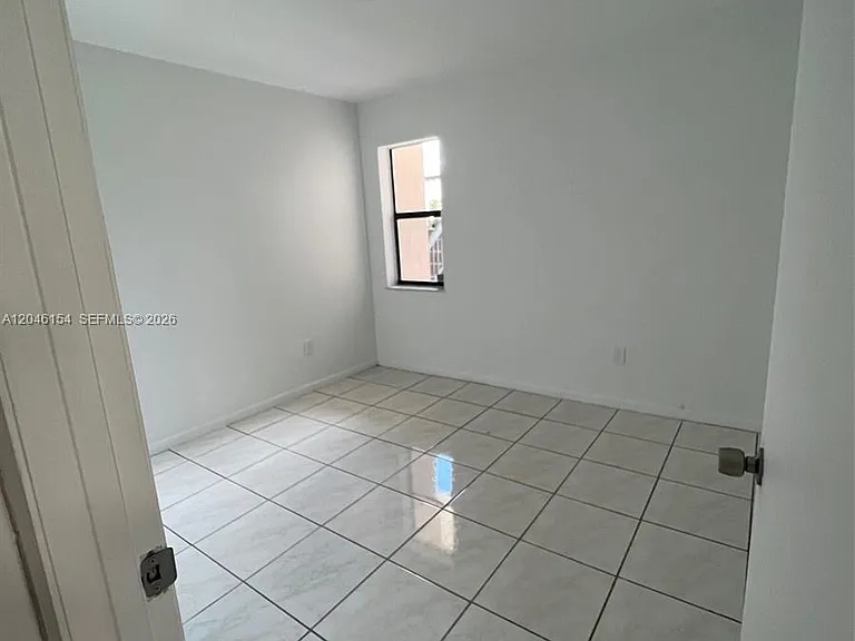 852 NE 209th St #104-38 — Photo 5