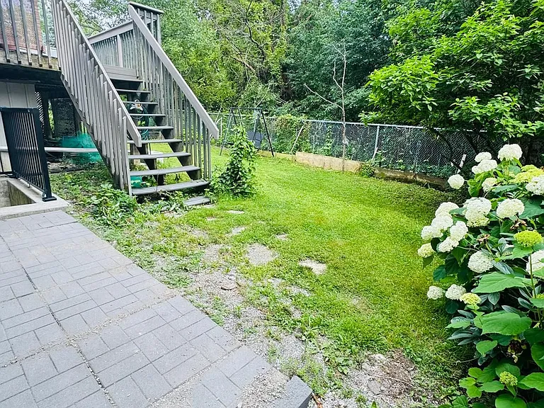 933 Red Deer Ave — Photo 16