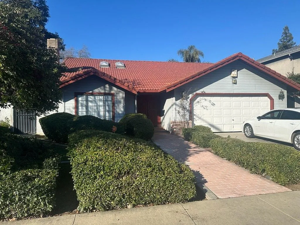 Edgebrook Dr, Modesto — Photo 1