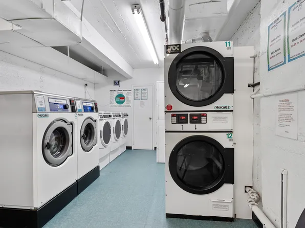 9040 Fort Hamiltn Parkway image 10 of 10