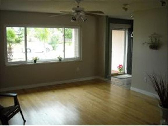4th image of 537 Dorado Way