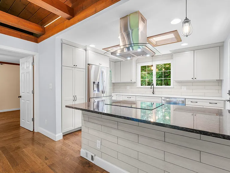 215 Manor Rd — Photo 12