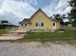 839 S 1st St, Hebron, NE 68370