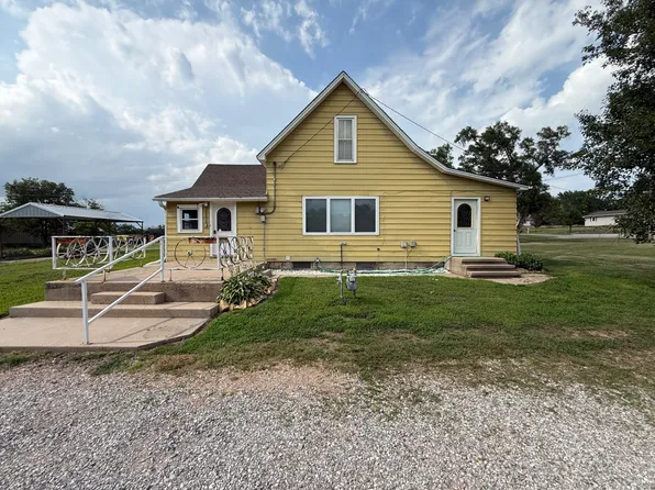 839 S 1st St, Hebron, NE 68370