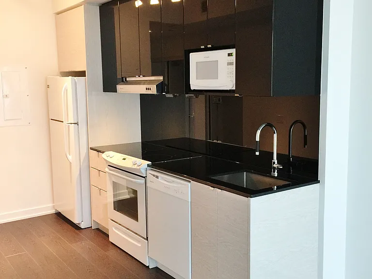 72 Esther Shiner Blvd #216 — Photo 3