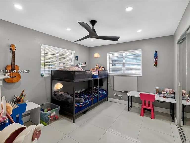 413 SW 5th Ave — Photo 5