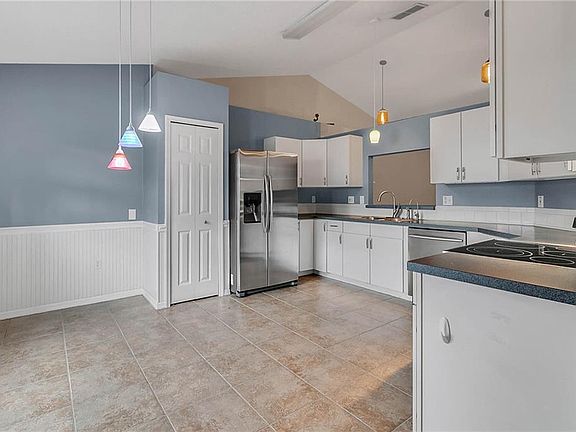 4th image of 663 Park Valley Cir