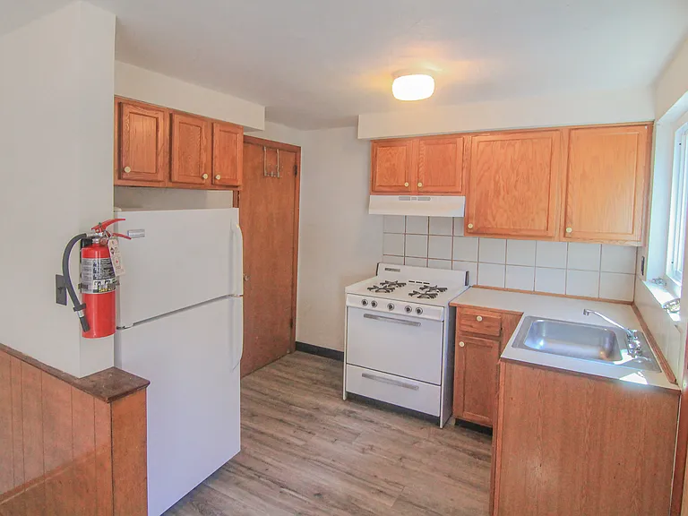 419 Franklin Ave #B — Photo 2