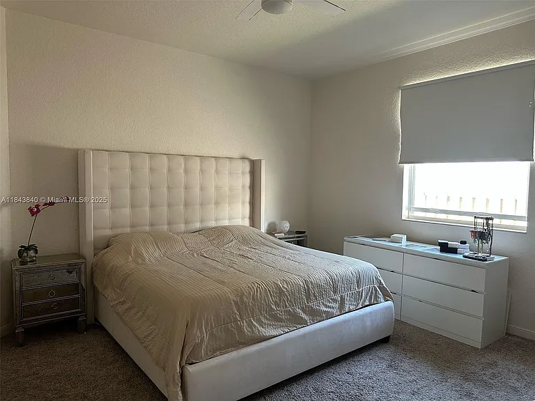 210 SW 4th St — Photo 8