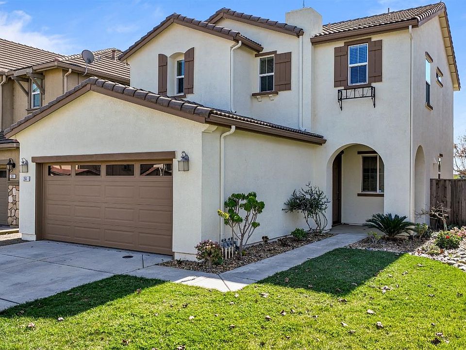 1st image of 264 Garry Oak Pl