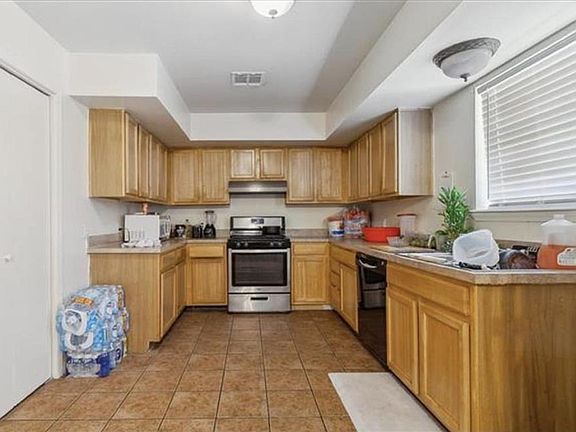4th image of 1422 Carrollton Ave