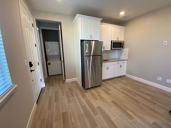 3rd image of 1561 Osborn Dr #B