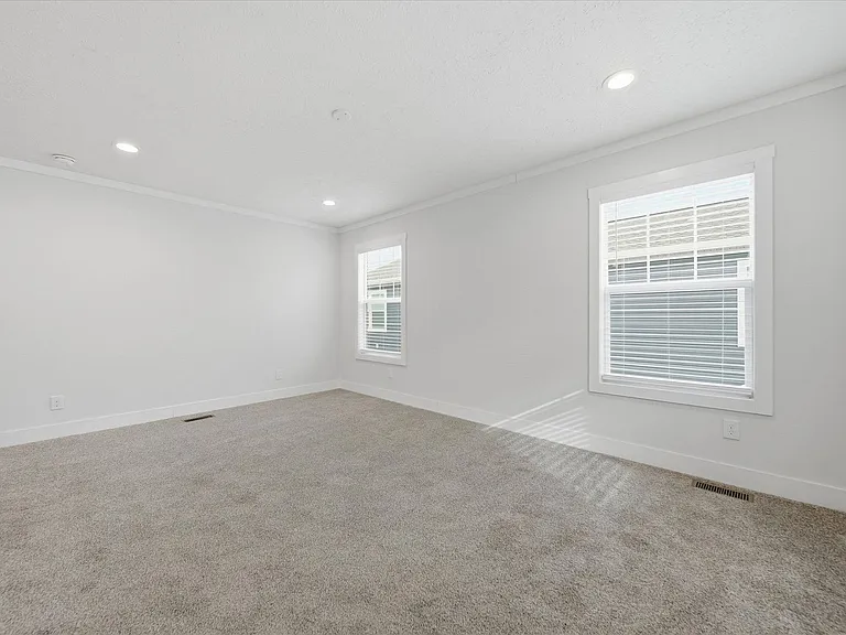 2110 24th St NE — Photo 11