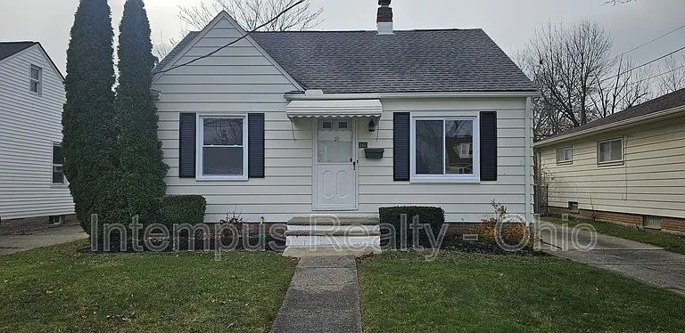 360 E 326th St — Photo 2