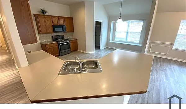 3217 Chesington Dr — Photo 4