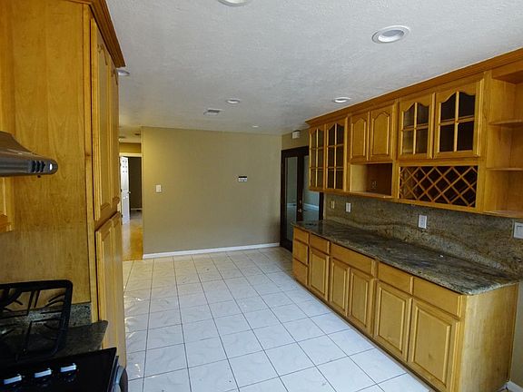 3rd image of 227 Challenger Ave