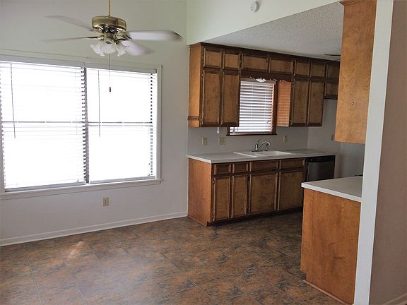 4th image of 217 Kensington Dr