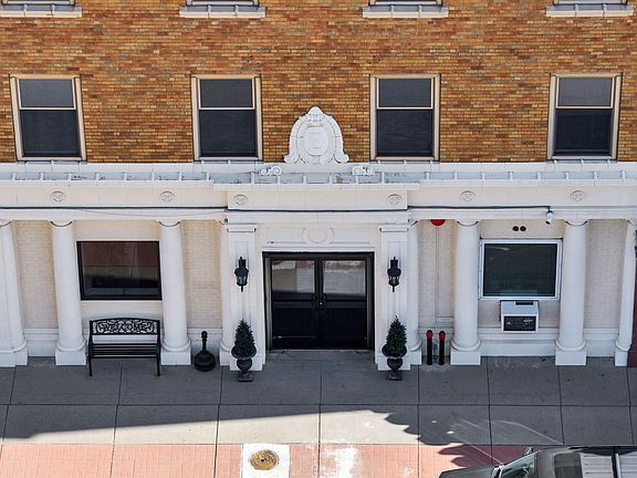 2nd image of 200 S Main St #8a8c03ee1