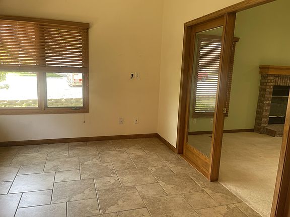5th image of 1107 Hawkeye St #1