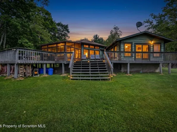 43 Big Bass Dr, Gouldsboro, PA 18424
