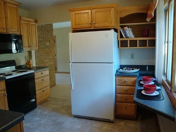 2nd image of 4932 N Bartlett Ave