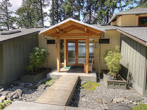 3710 Forest Beach Dr NW, Gig Harbor, WA 98335