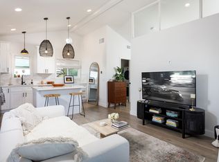 118 Magnolia St, Costa Mesa, CA 92627