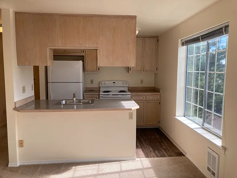 5307 Live Close To University Village And Uw! — Photo 17