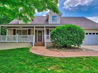 5725 NW Flint Ridge Ct, Kansas City, MO 64151