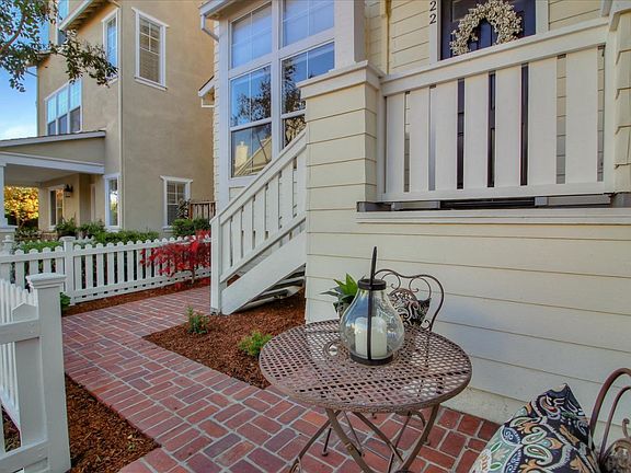 4th image of 22 Heritage Ct
