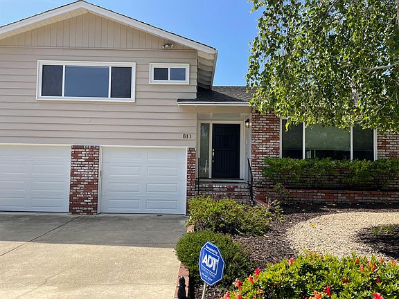2nd image of 811 Mohican Way
