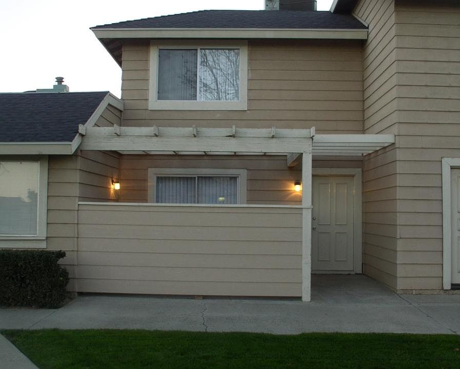 1st image of 699 Walnut Dr