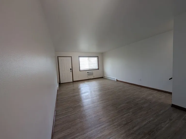 1516 Vogt Dr — Photo 16