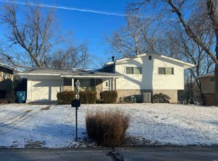 10921 Ridge Forest Dr, Saint Louis, MO 63123